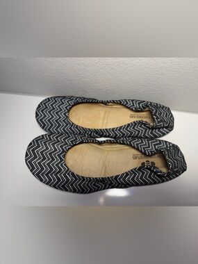 The Storehouse Flats - Comfort Chevron Ballet Flats - Black & White